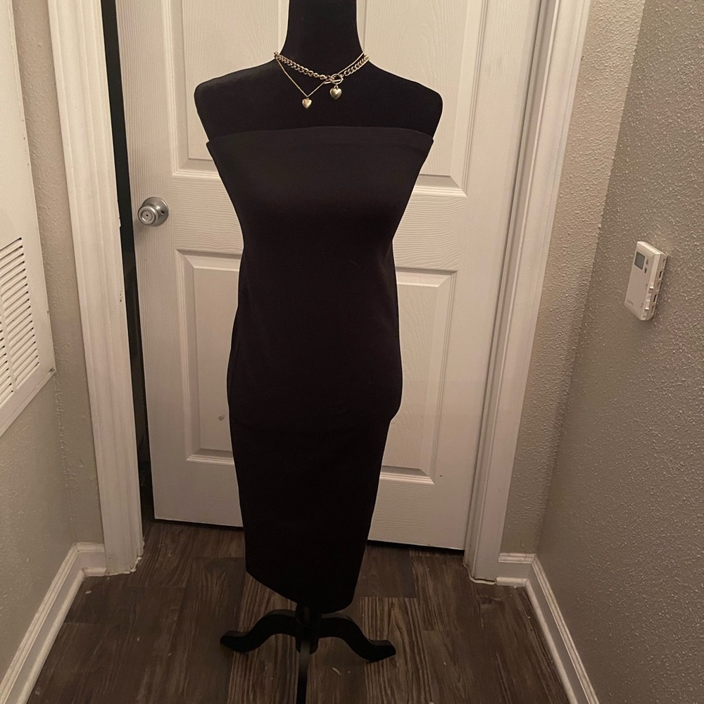 FOREVER 21- strapless body con midi dress